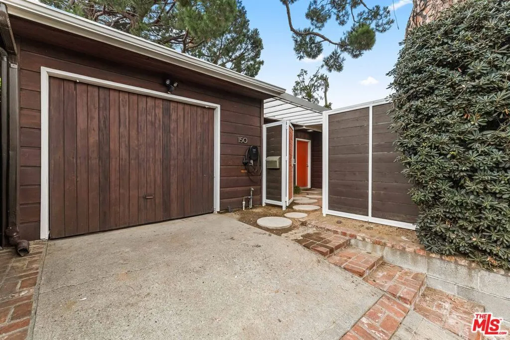 150 N Ontario Street, Burbank, California 91505 home-pic-1